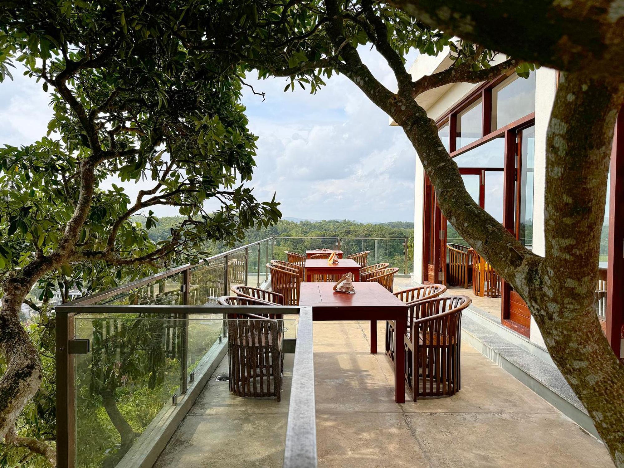 Coastline Mirissa Boutique Hotel And Spa Exterior photo